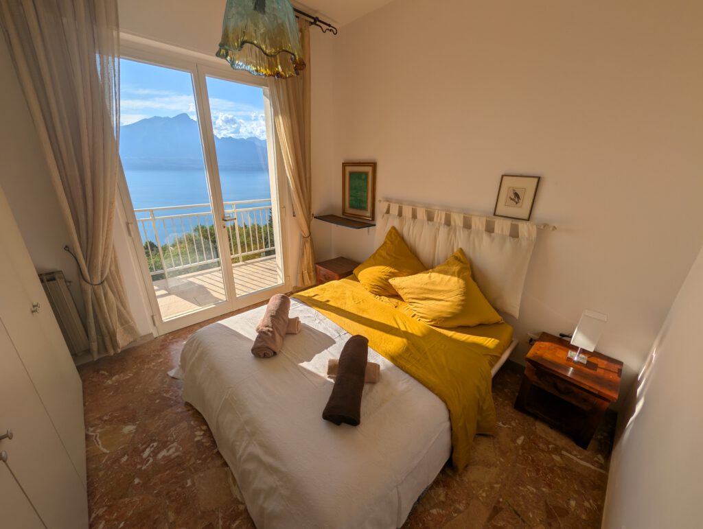 Schlafzimmer 1